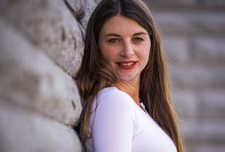 wunderschnes Portrait einer schnen und ausdrucksstarken Frau, die sich hier in der 39. Schwangerschaftswoche befand