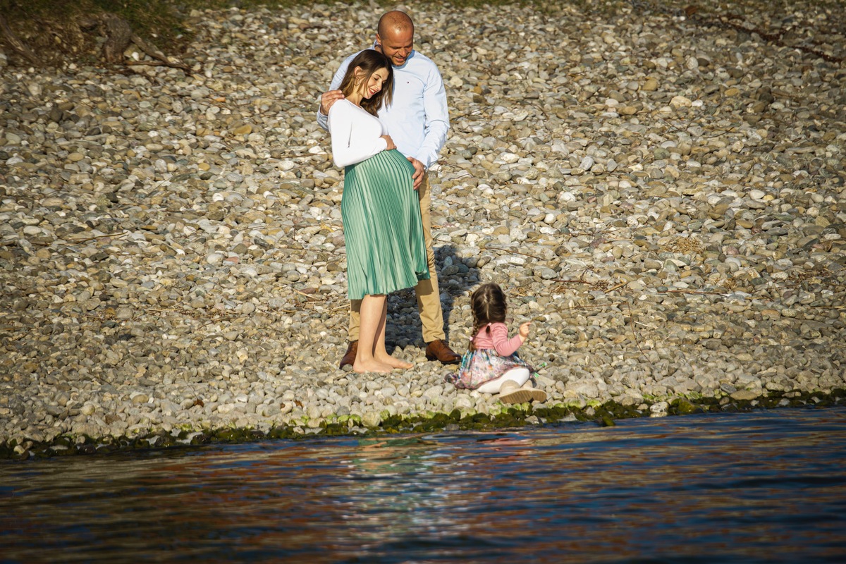 39. Schwangerschaftswoche, Pause am schnen Bodensee in Allensbach, Babybauchshooting