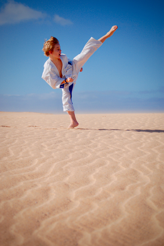 Mawashi Geri in den Sanddnen von Fuerteventura Karate Kid