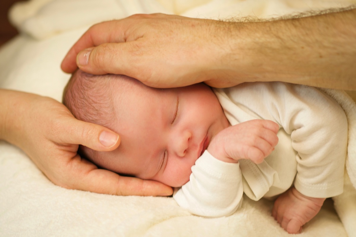 Die Mama spendet die Geborgenheit, der Papa den Schutz. Wunderbare Voraussetzung fr den Start ins Leben.